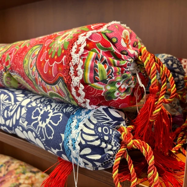 艾草颈椎枕圆柱家用成人多功能缓解颈椎不适透气放松睡眠枕头