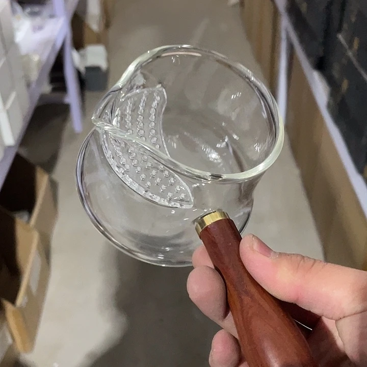 实木侧把月牙公道杯