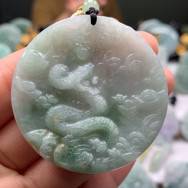 翡翠未镶嵌颈饰蛇牌福利