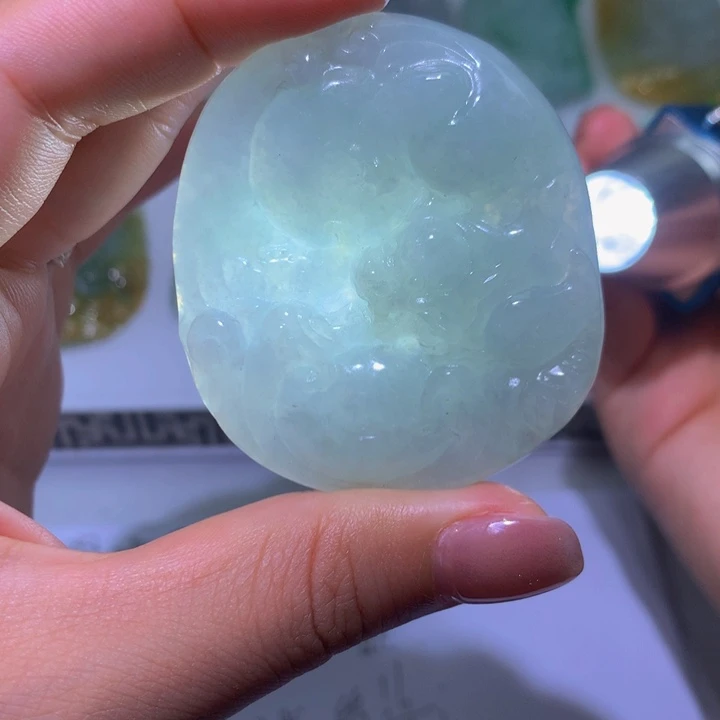 翡翠未镶嵌颈饰麒麟