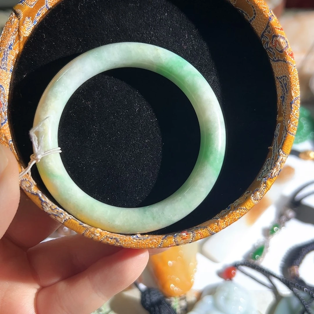 非金属飘绿手镯有纹54口