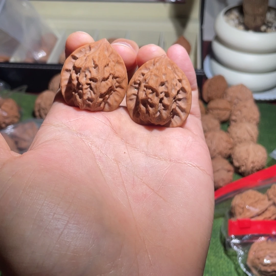 文玩核桃把件野核帽子