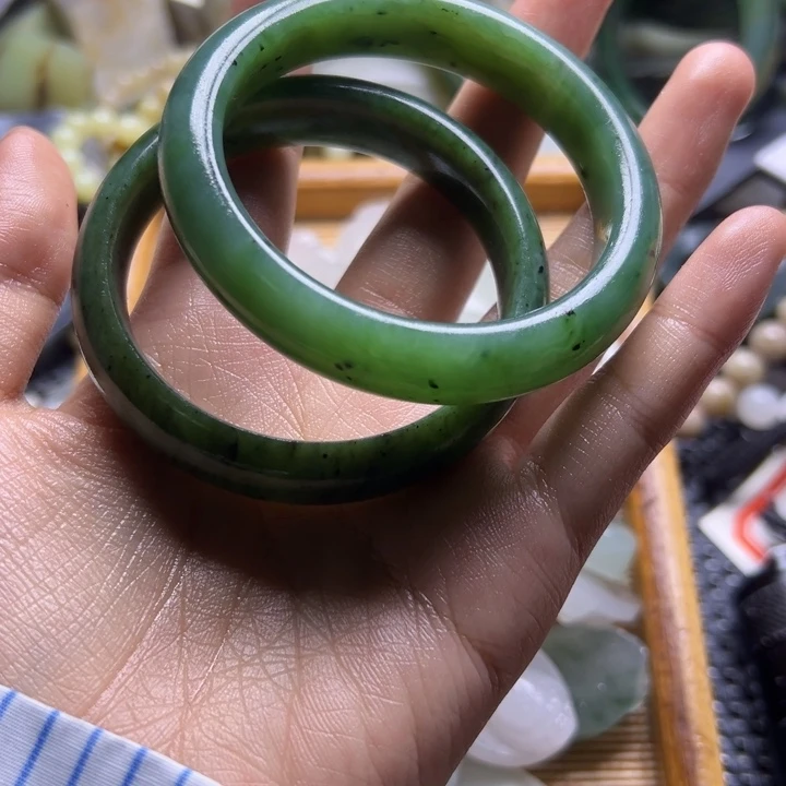 龙***恭和田玉未镶嵌颈饰