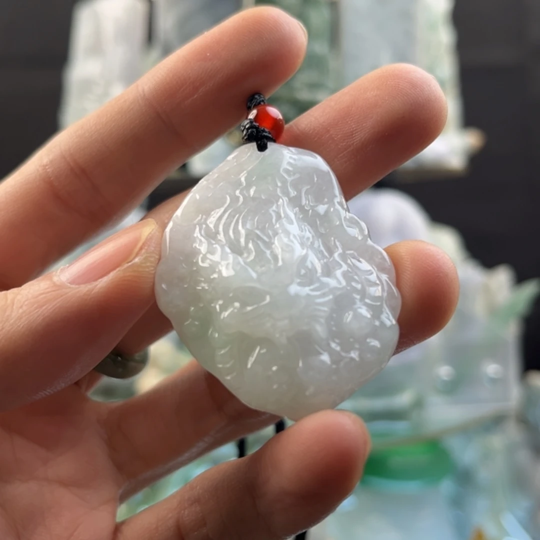 翡翠颈饰未镶嵌龙牌