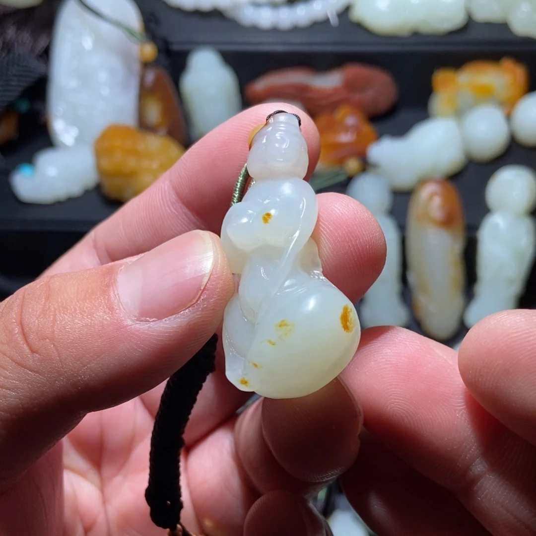 和田玉未镶嵌颈饰疯***人