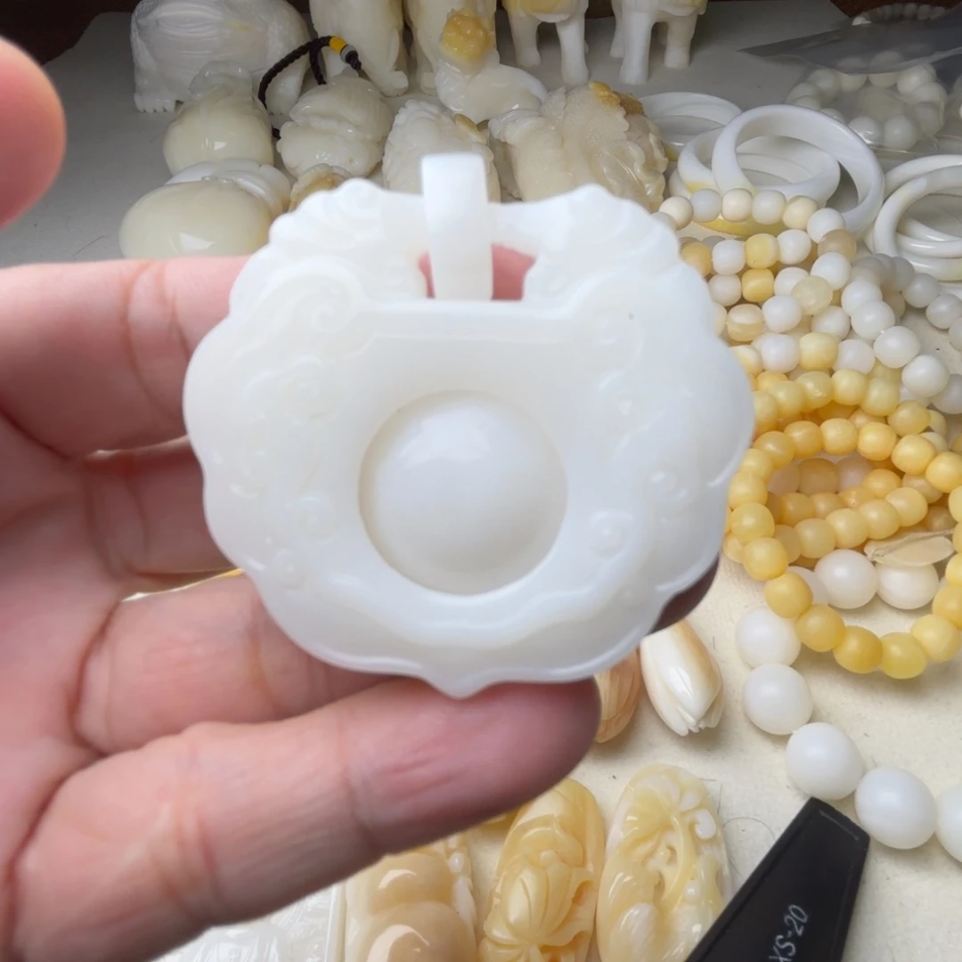非金属贝壳?**?天然贝壳
