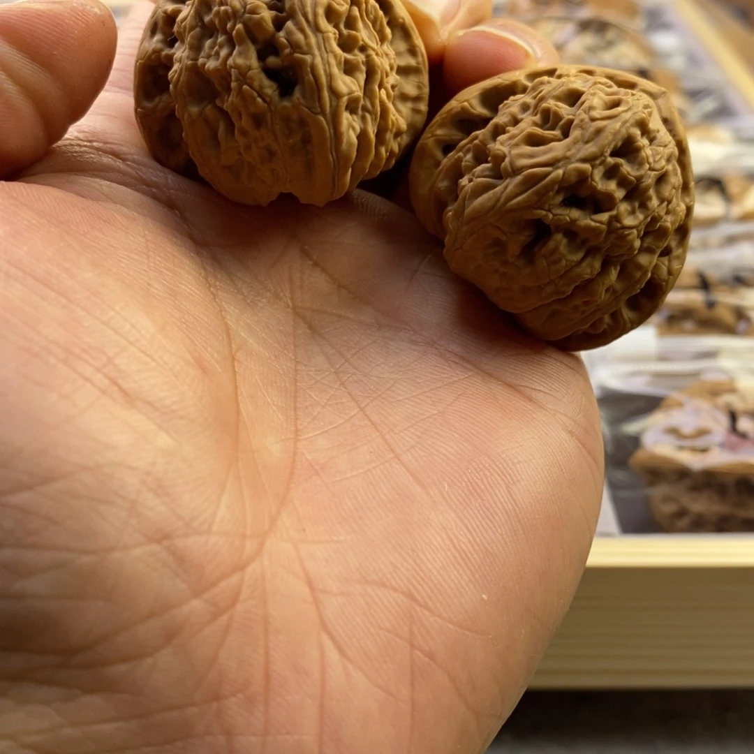 文玩核桃吊坠文玩核桃手把件白狮子三角