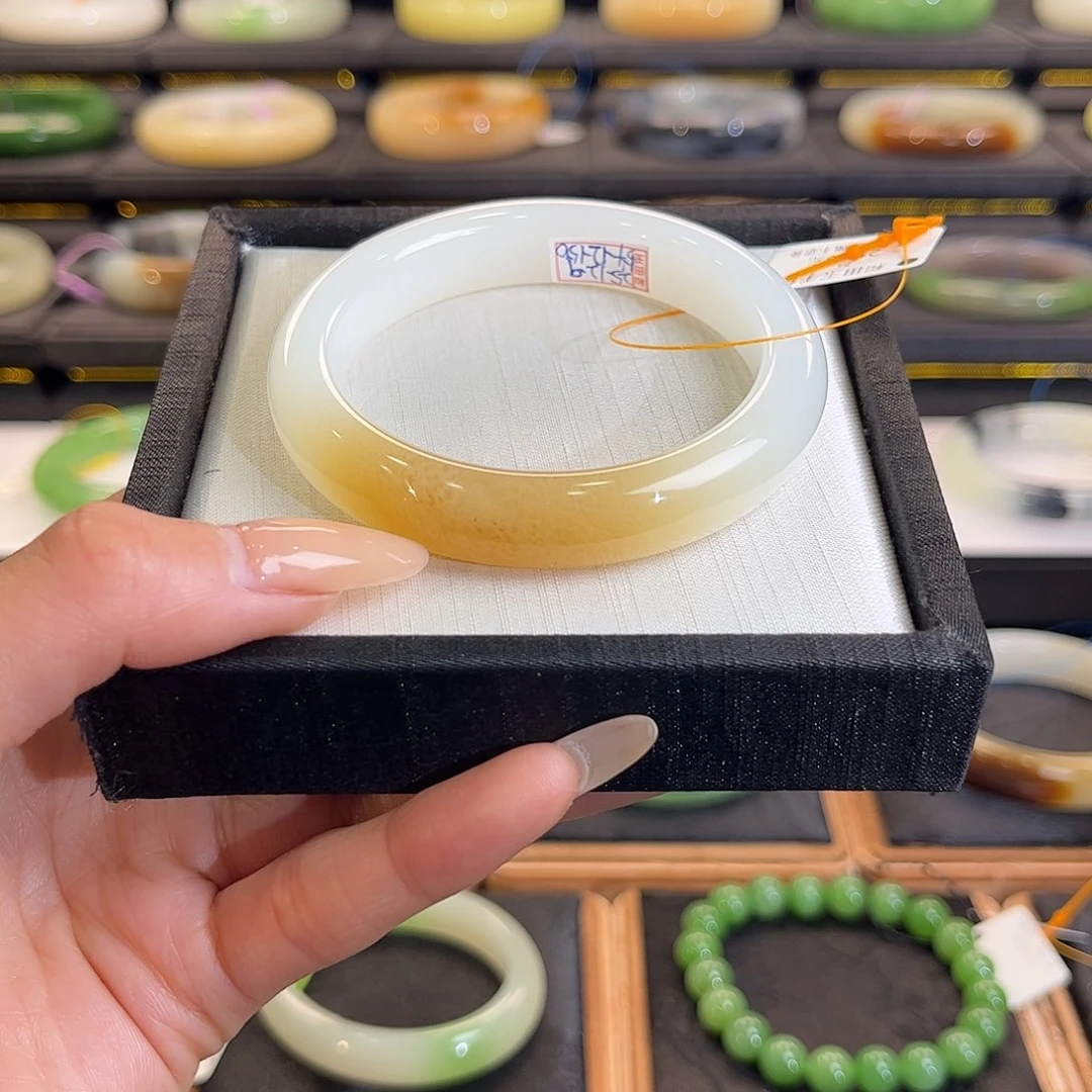 和田玉未镶嵌手镯53 54