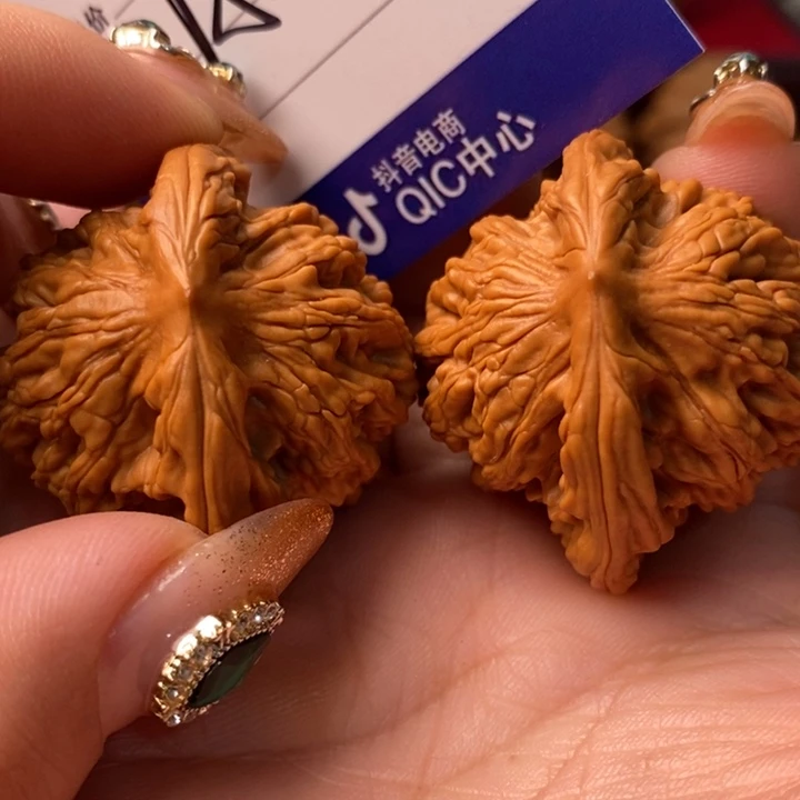 浅***笑把件桃核精品粗筋虎