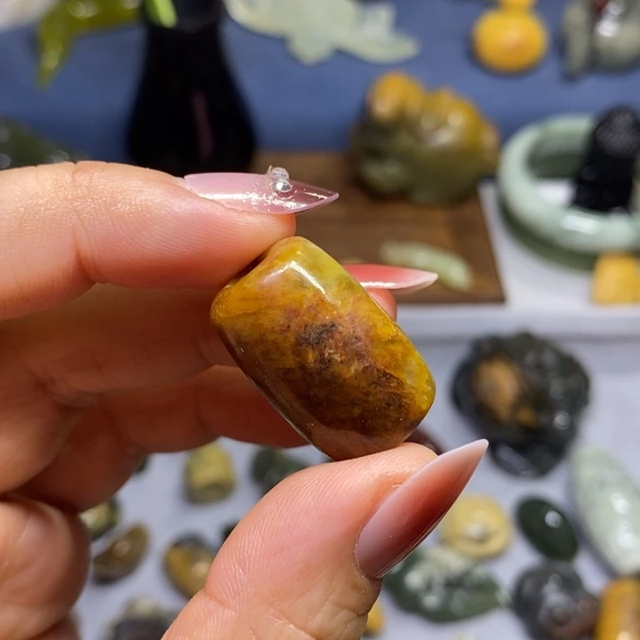 岫岩河磨玉（透闪石质玉）未镶嵌挂件特价