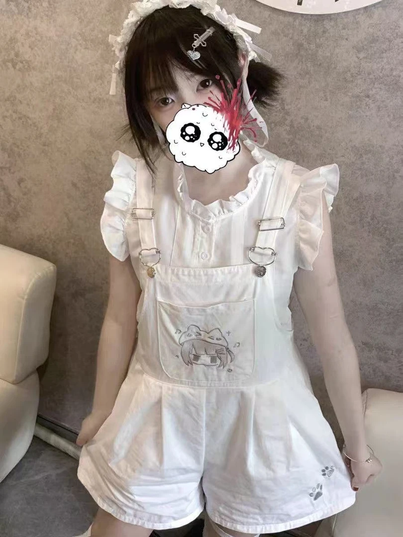 白色卡通刺绣牛仔背带短裤，实物以直播间为准