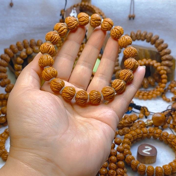 吊坠桃核金蟾籽手持