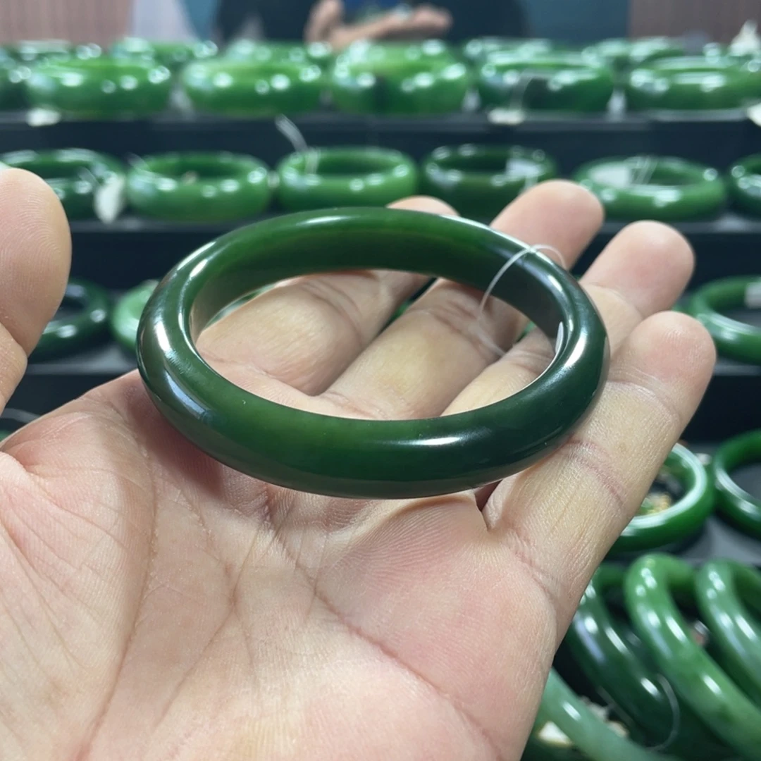 和田玉（碧玉）未镶嵌手镯