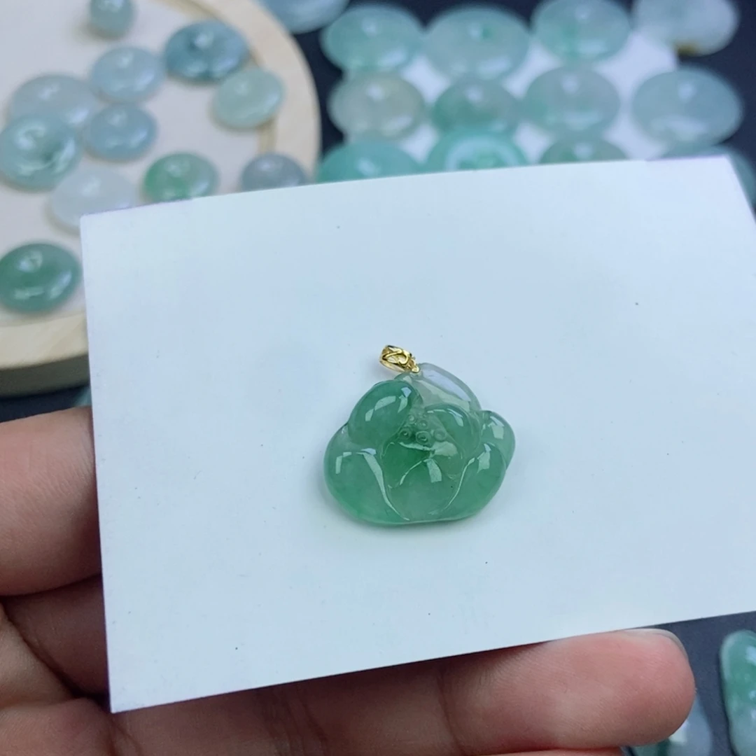 翡翠未镶嵌颈饰冻****心