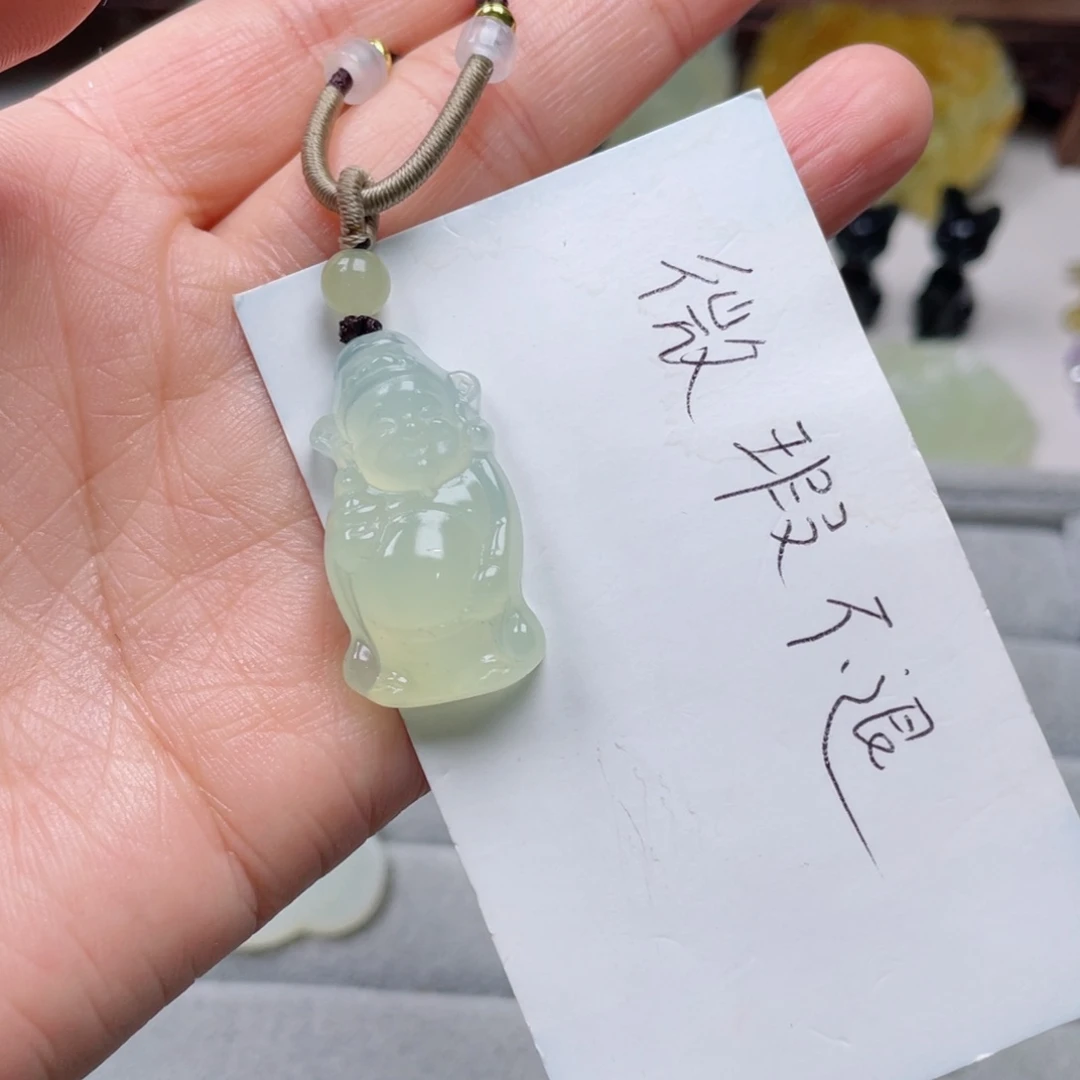 蛇纹石玉颈饰未镶嵌青*。