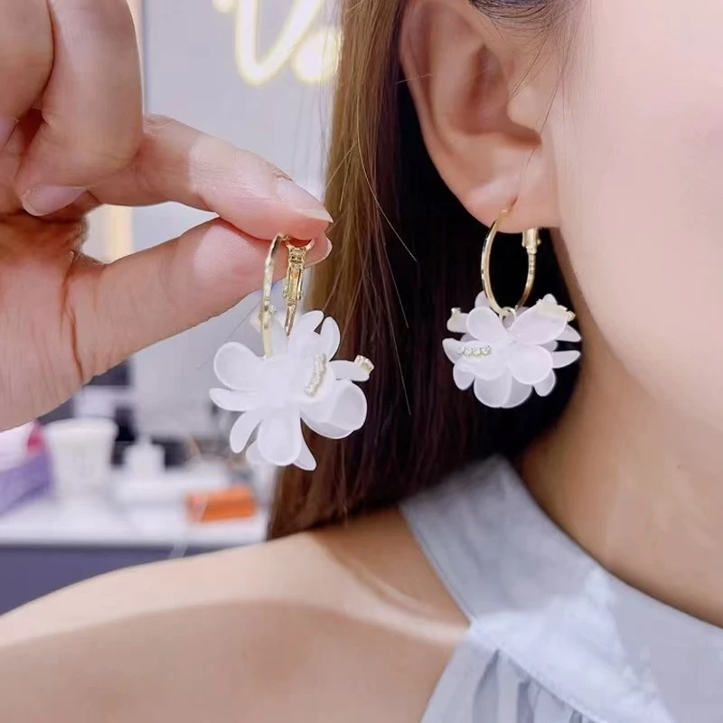 铜合金合成锆石耳饰 流苏花瓣高颜值耳饰精美饰品耳环贝壳款040