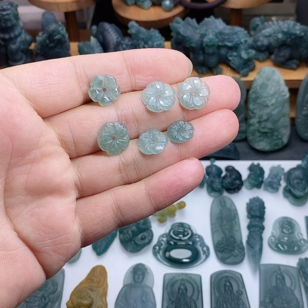 翡翠未镶嵌颈饰花