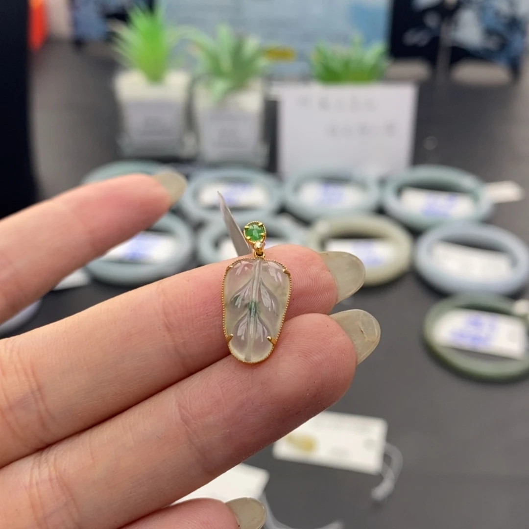 【闪购商品】颈饰18K金镶嵌翡翠