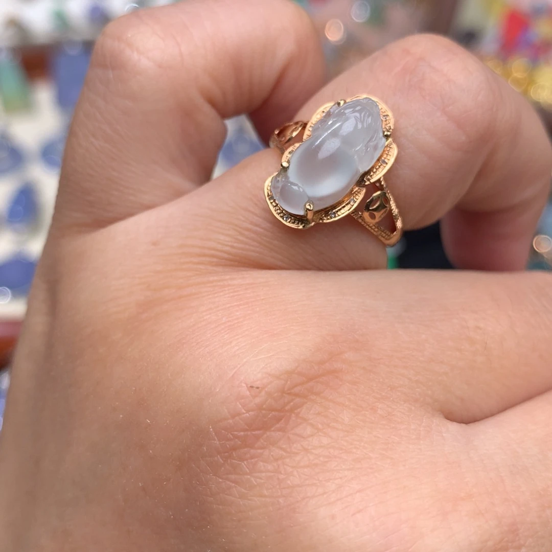 18K金镶嵌戒指翡翠金蟾戒指