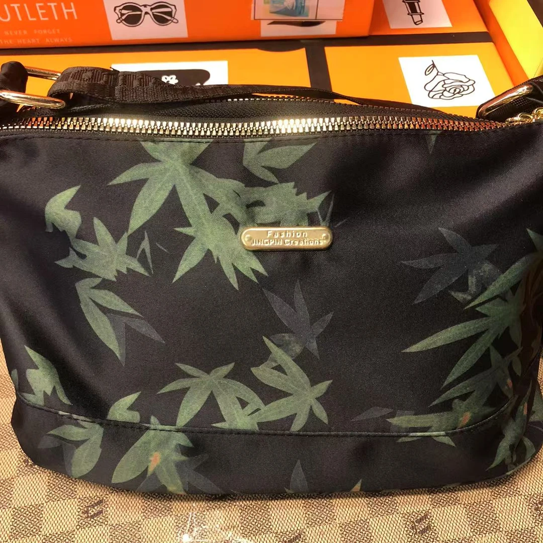 （亮牌灯点关注才可以拍）单肩斜手提包气质手提包肩包经典轻奢时尚