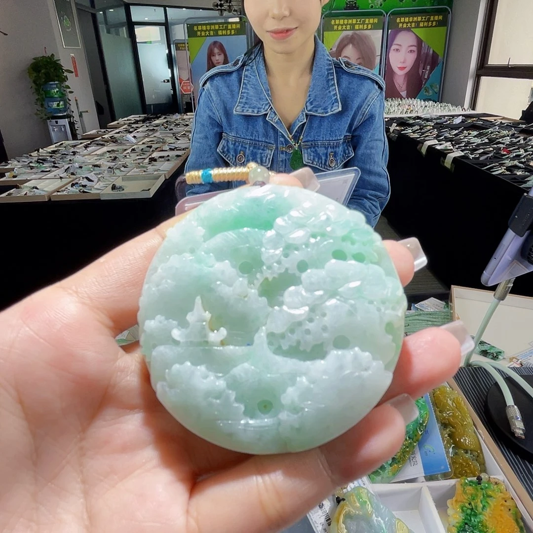 颈饰未镶嵌翡翠一个