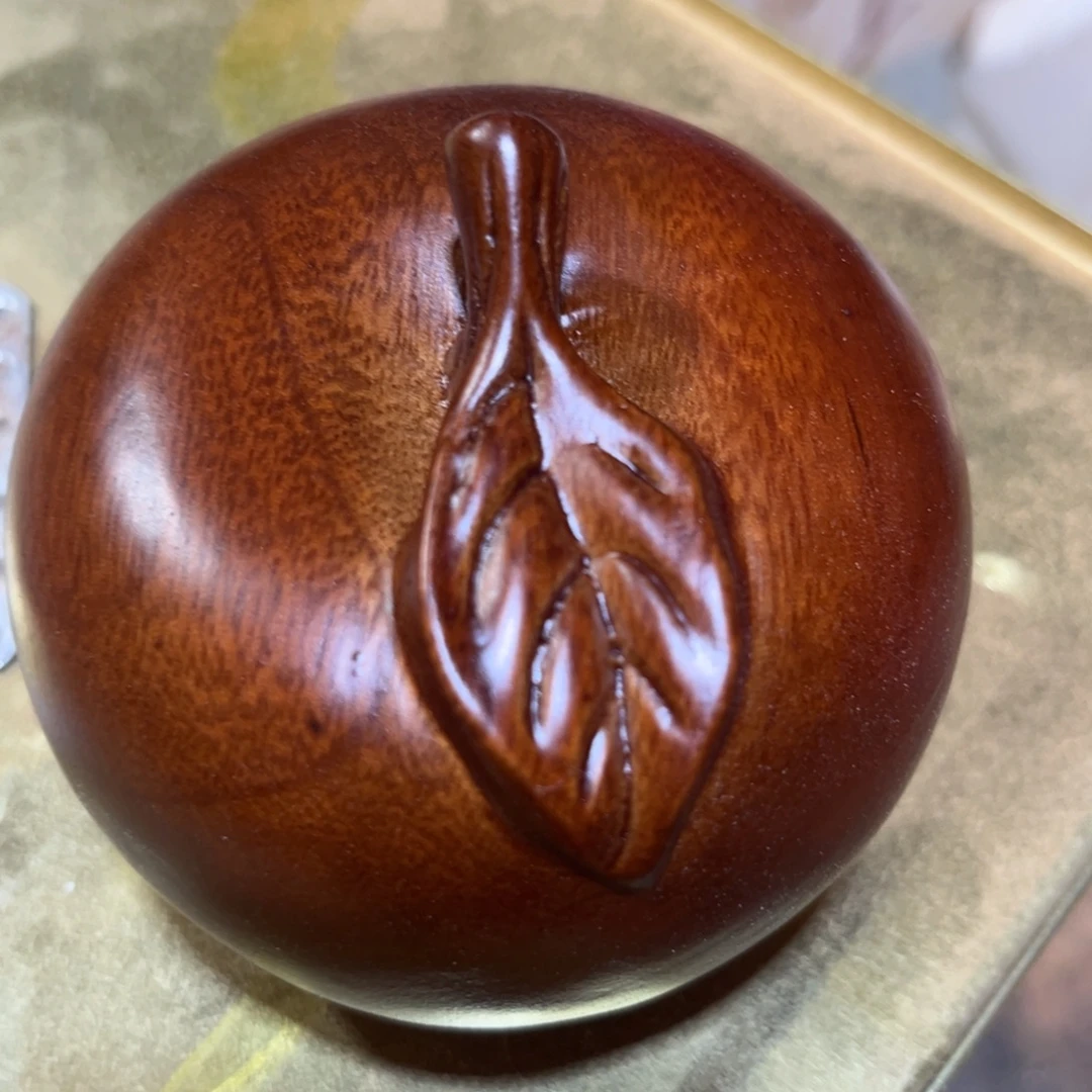 大叶紫檀（黑酸枝木类）香樟木带叶子苹果8公分一个