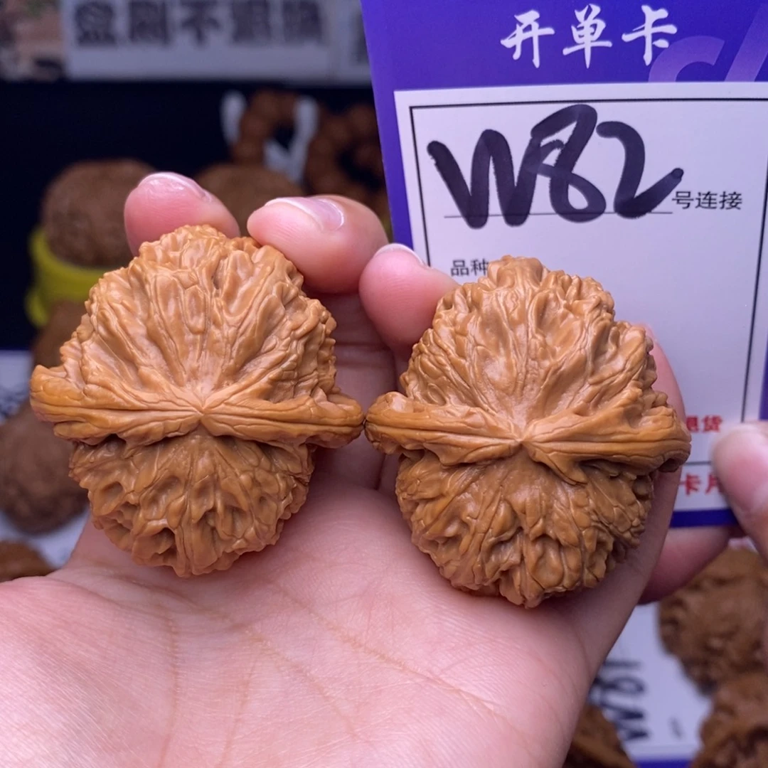 文玩核桃吊坠W82链接 球白40尺