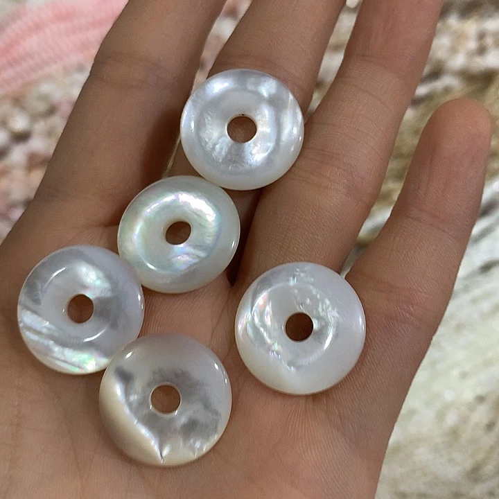 20mm珍珠贝平安扣一个