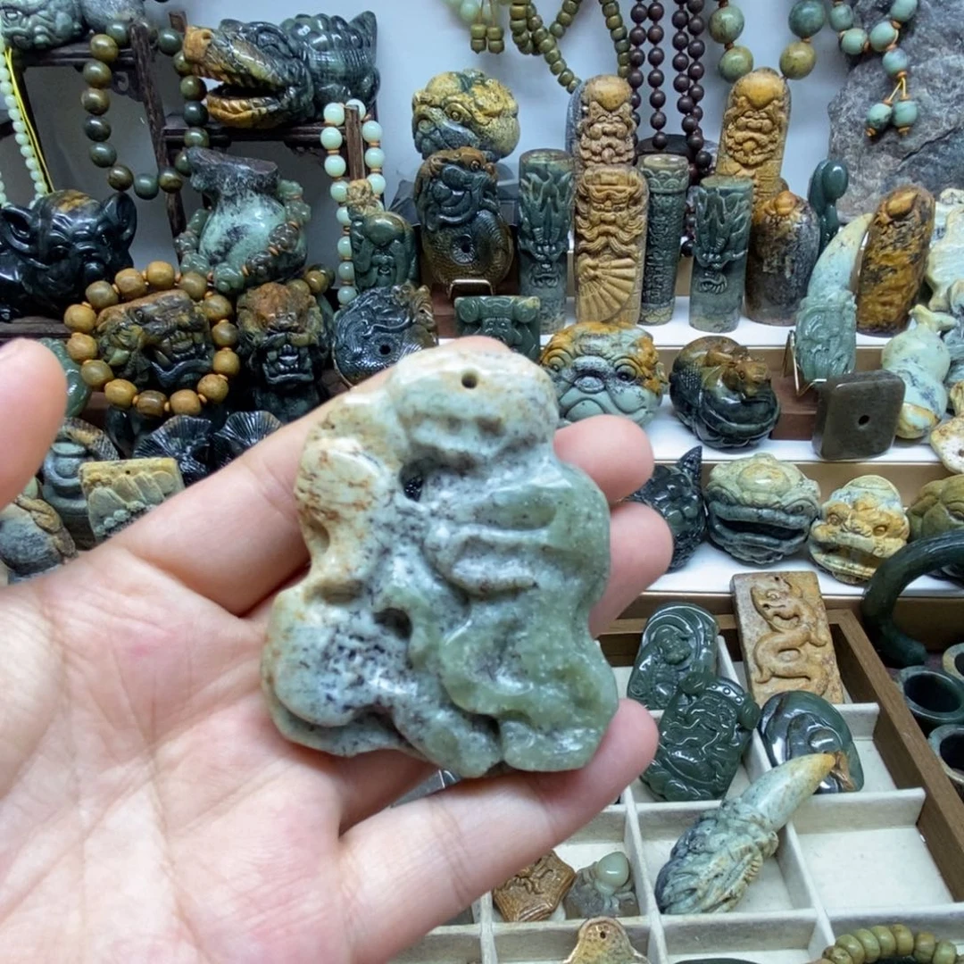 未镶嵌岫岩河磨玉（透闪石质玉）把件