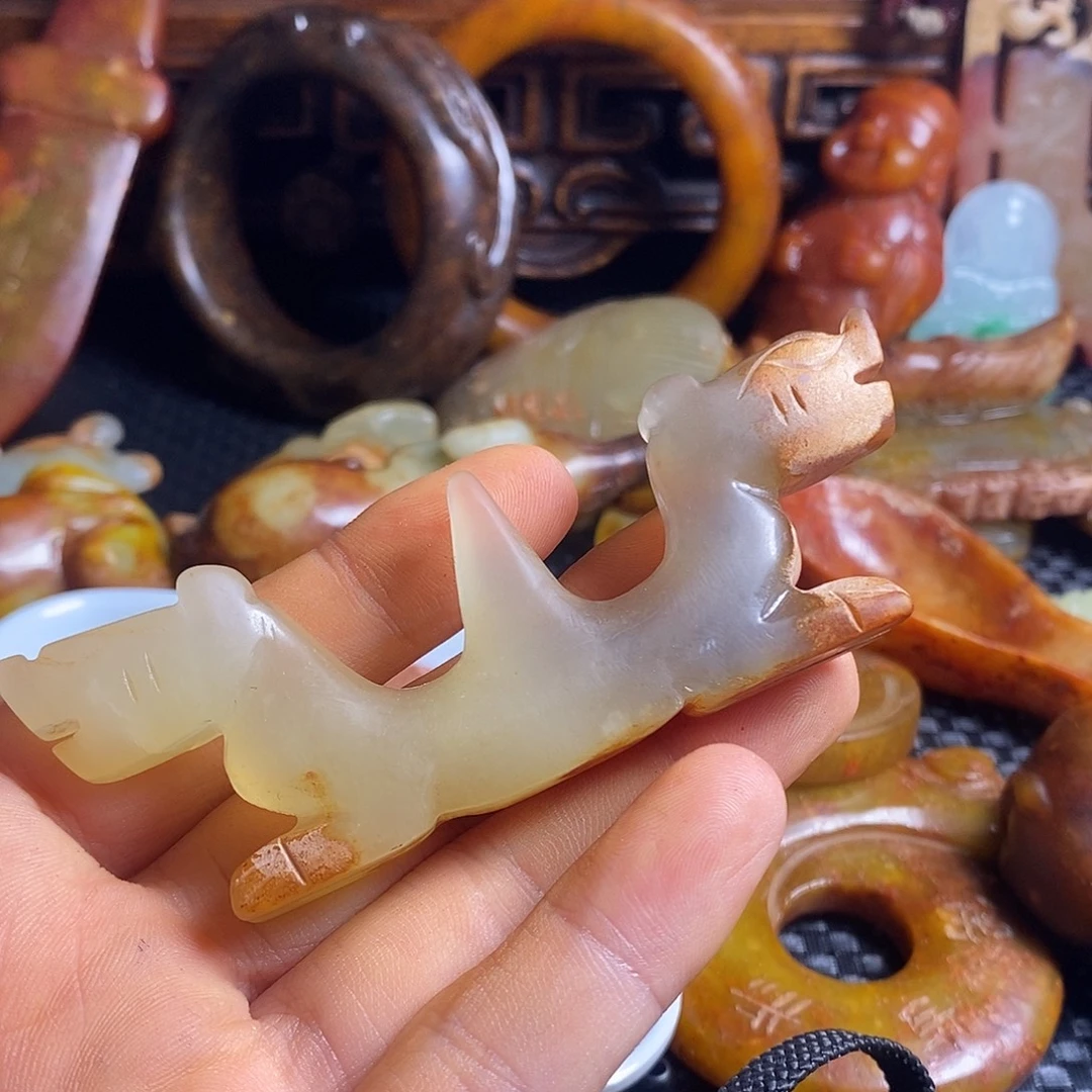 未镶嵌岫岩老玉（透闪石质玉）挂件