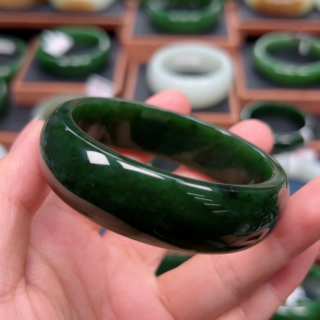 未镶嵌手镯和田玉（碧玉）
