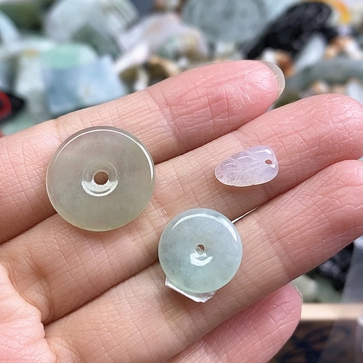 虎***妹翡翠未镶嵌颈饰天然翡翠