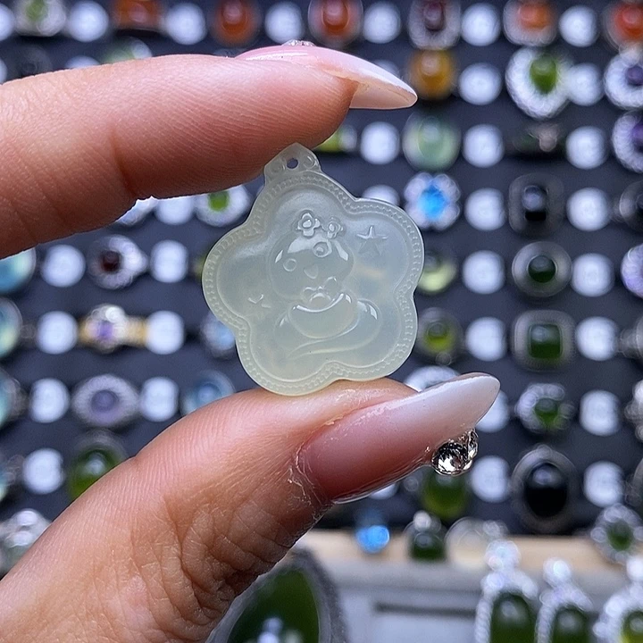 岫玉颈饰未镶嵌赵****版