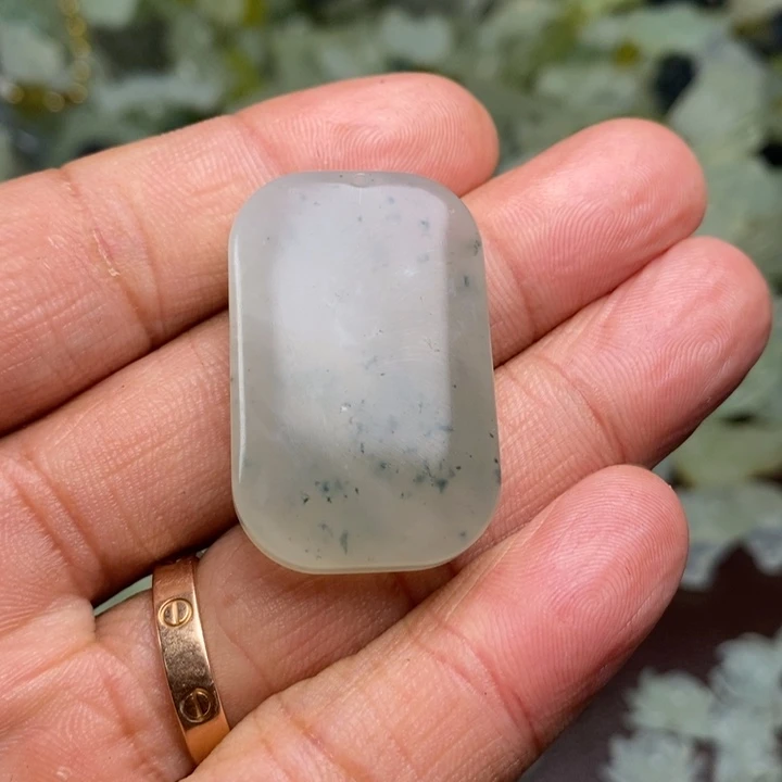 蛇纹石玉颈饰合金81