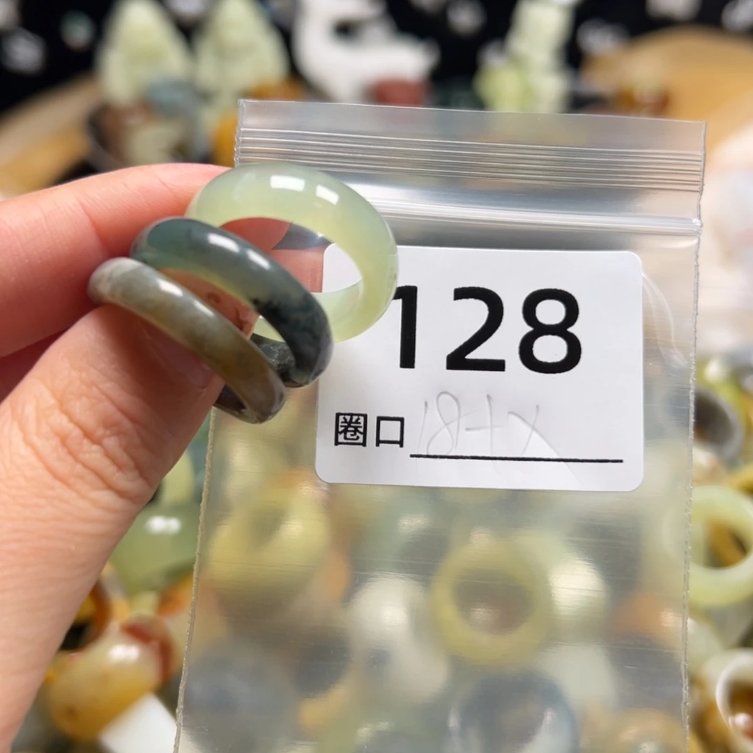 方***蛇纹石玉未镶嵌戒指