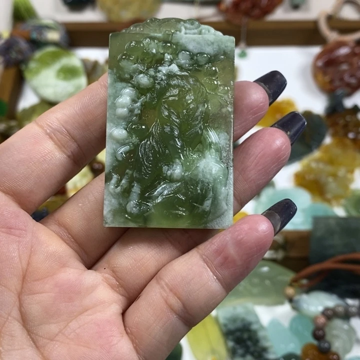 未镶嵌蛇纹石玉吊坠