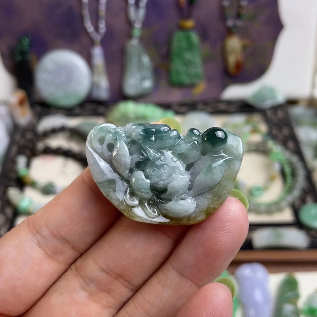 翡翠挂件未镶嵌特色瑕疵挂件