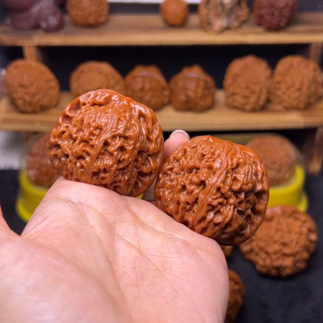 乌***民桃核把件南疆石福利