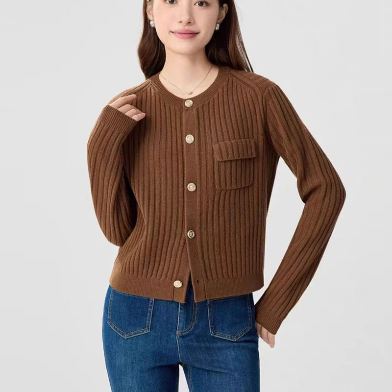 【商场同款】口袋针织开衫早春新款坑条圆领纽扣毛衣上衣A401265