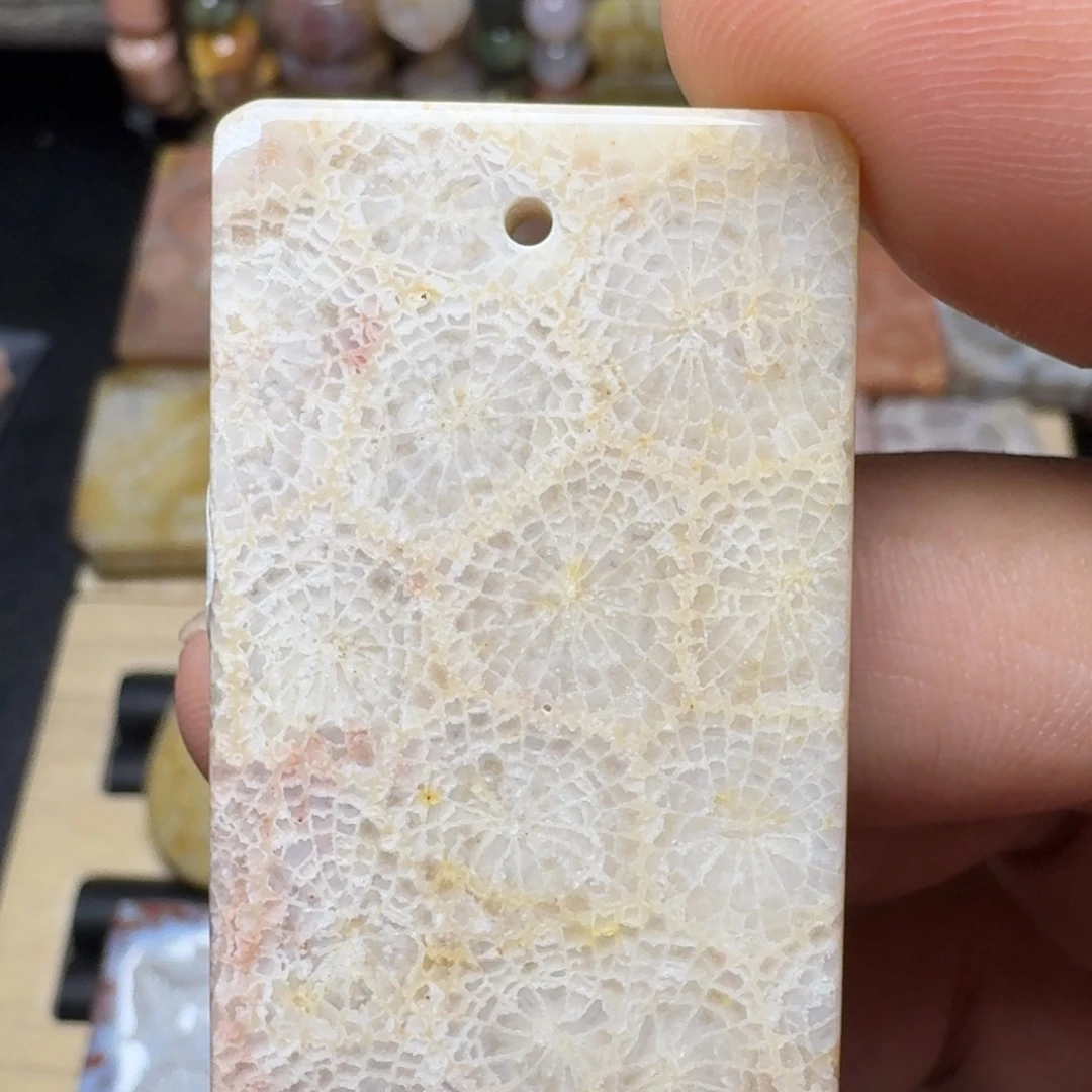硅化玉未镶嵌纯天然色有机玉石保真色荷叶纹