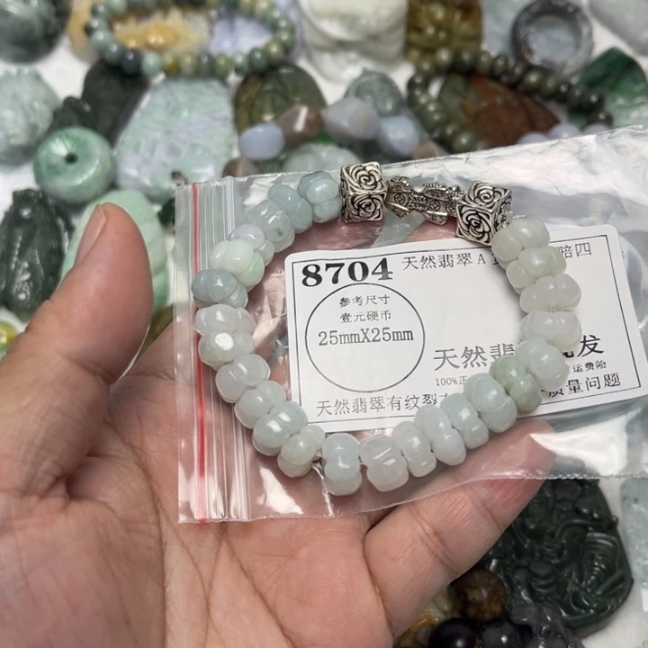 翡翠未镶嵌颈饰8704