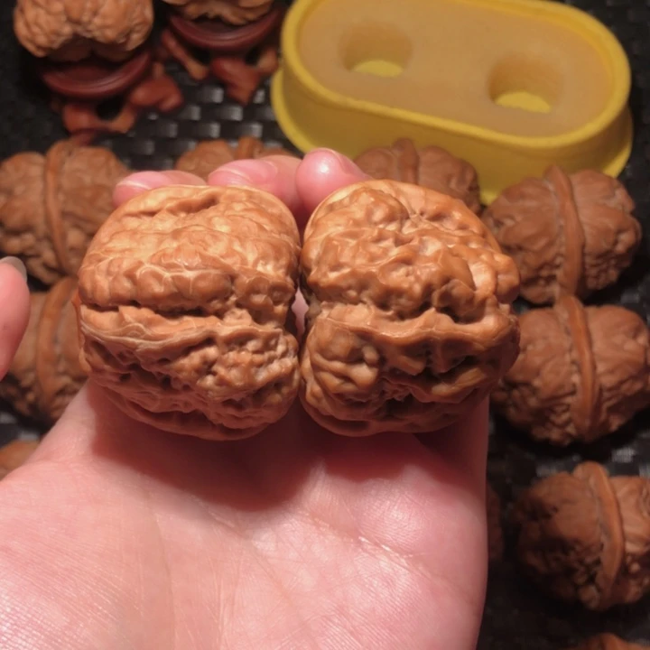 ****V文玩核桃把件蛙王