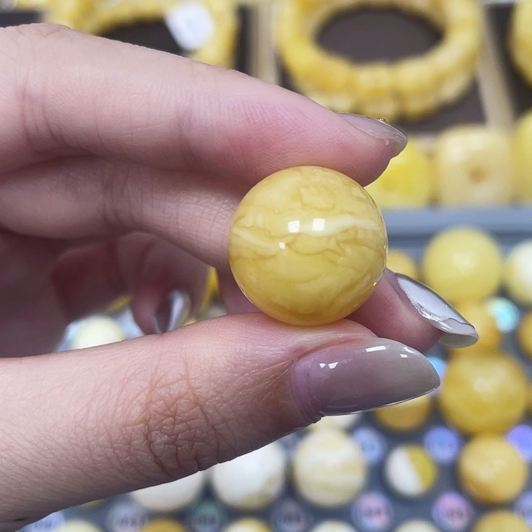 琥珀未镶嵌裸石17.3mm瑕 015