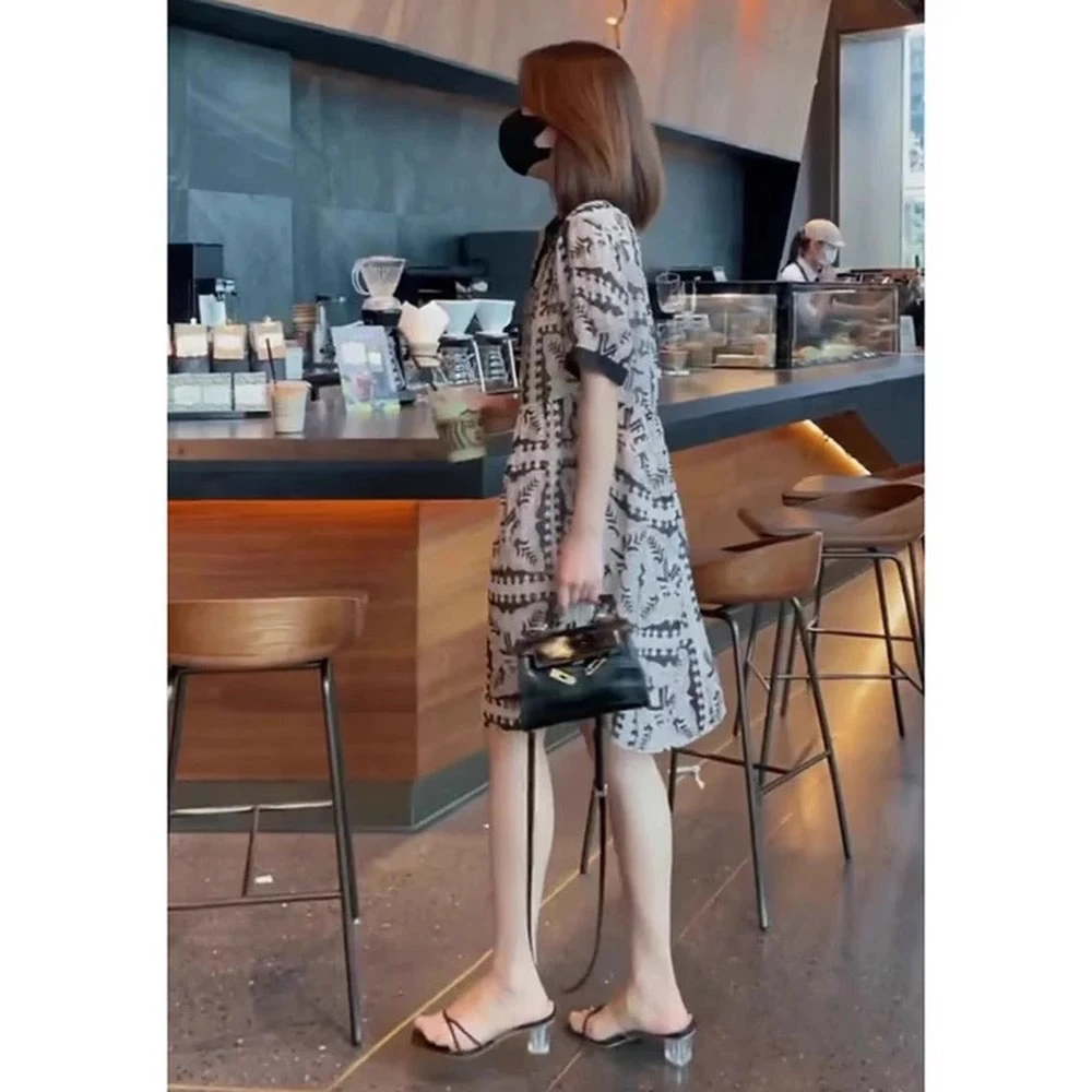 2025新款高级感独特别致气质名媛黑色印花宽松休闲连衣裙子女夏季