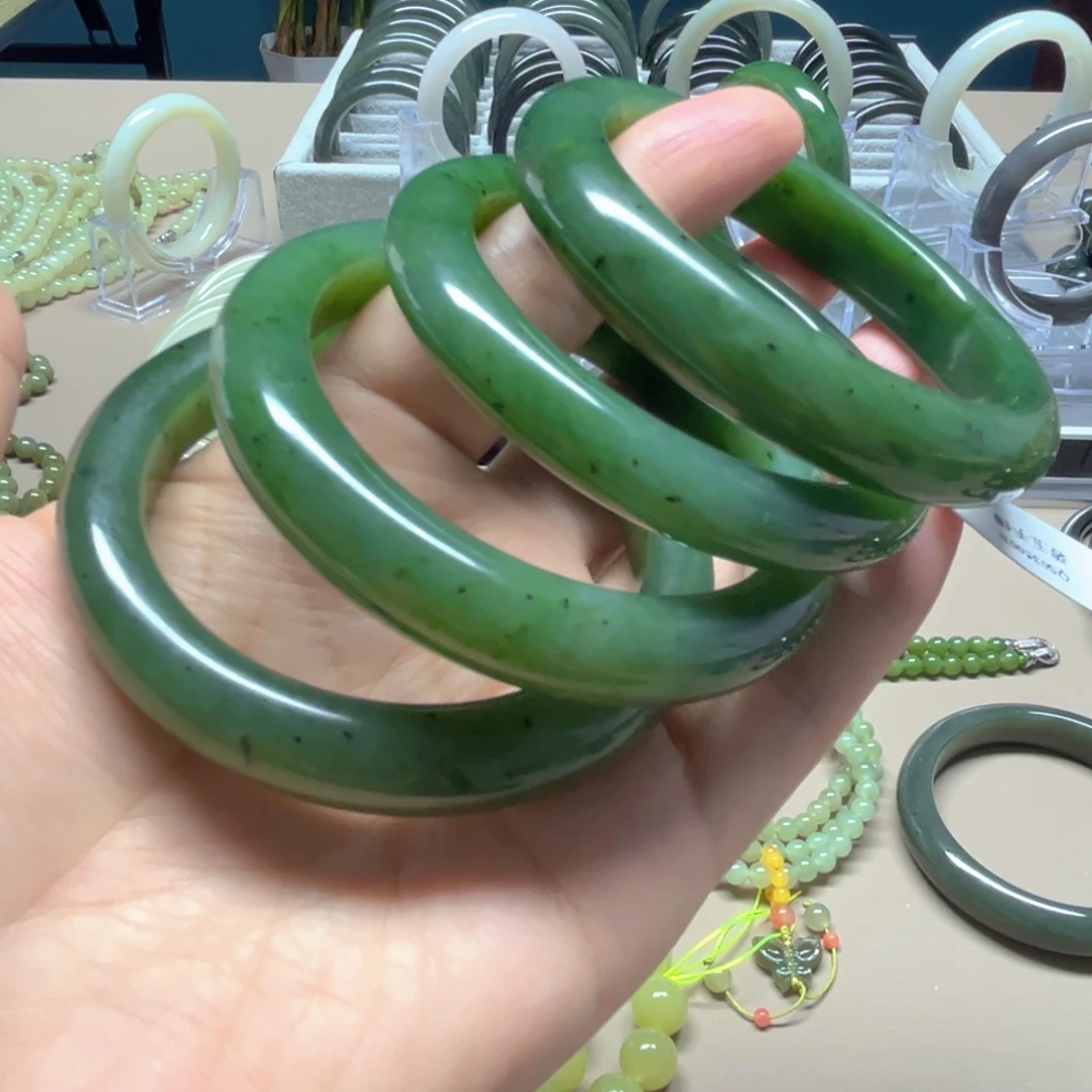 和田玉（碧玉）未镶嵌手镯