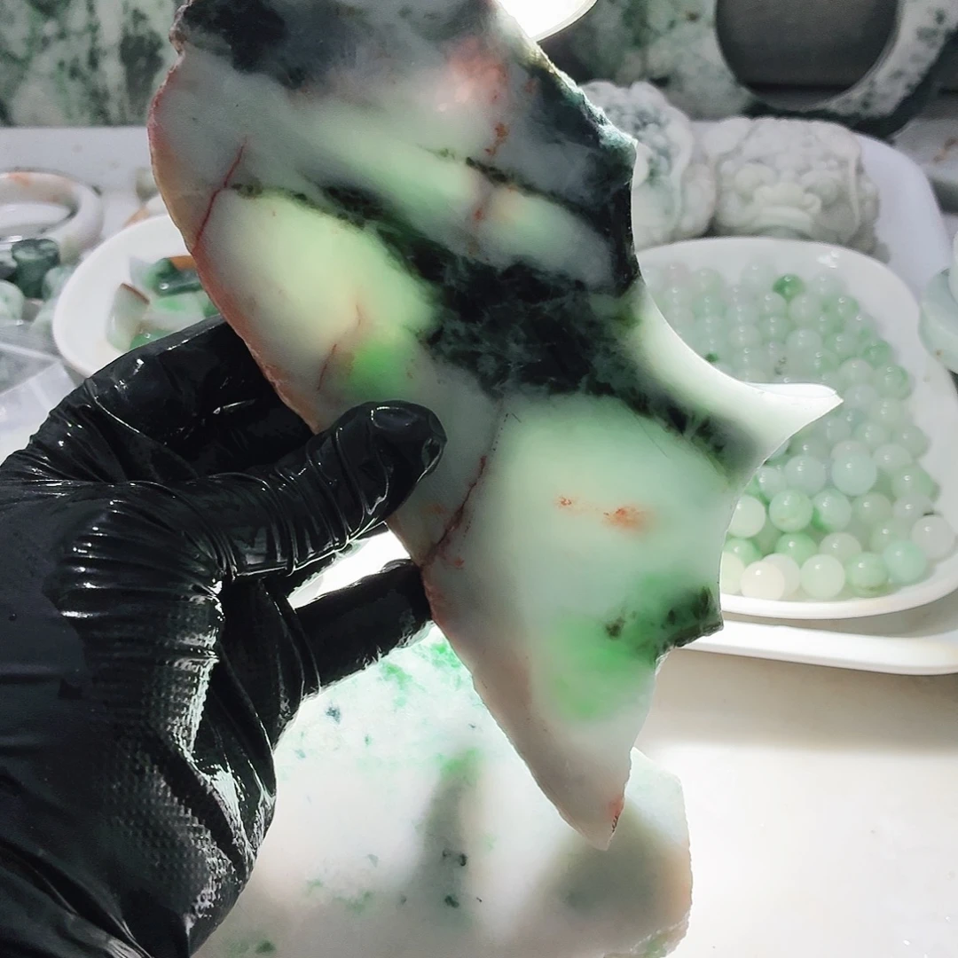 翡翠未镶嵌颈饰边角料