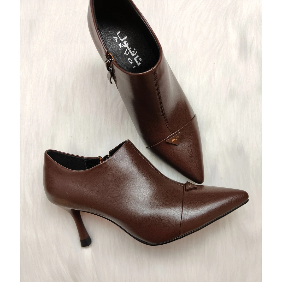 新疆包邮AKYOL 春秋 尖头 细跟女鞋6121-56