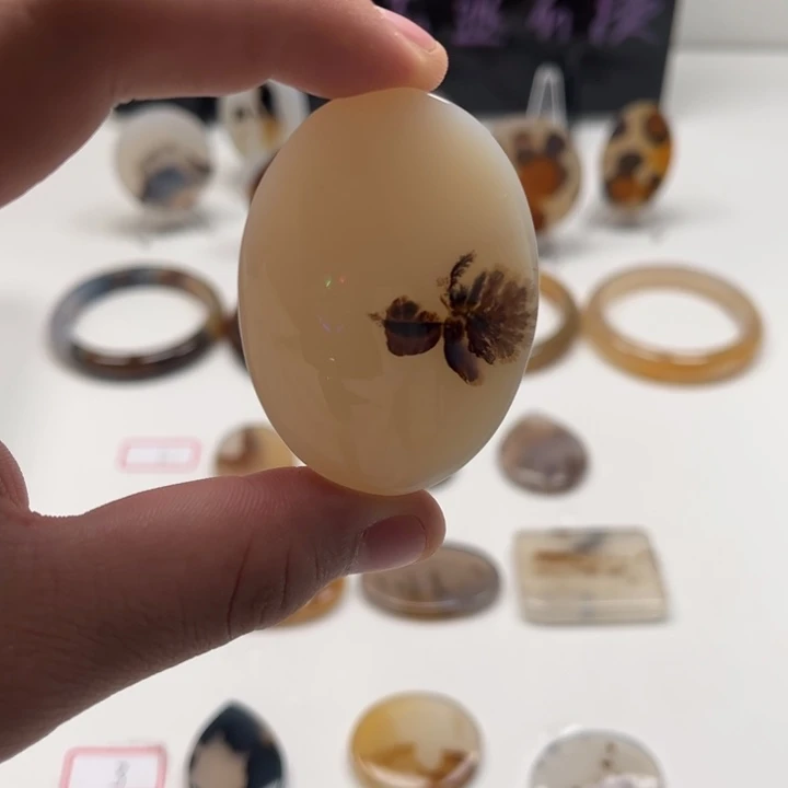 钱***发玛瑙/玉髓未镶嵌吊坠(不含链)