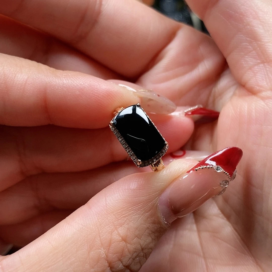 翡翠戒指18K金镶嵌墨翠