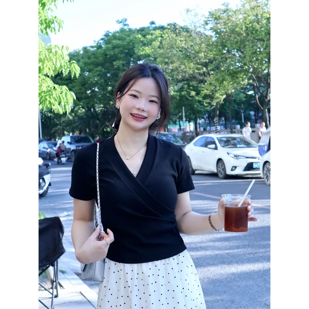 奈看小个子【半岛晴空】交叉设计感V领夏季短袖显瘦百搭T恤